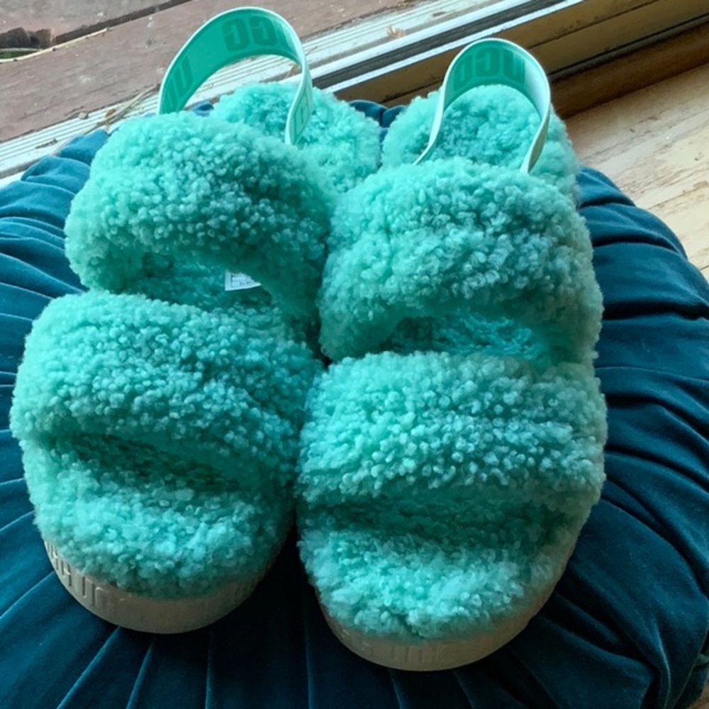 NWOB UGG Oh Fluffita Fur Slides - women’s 9